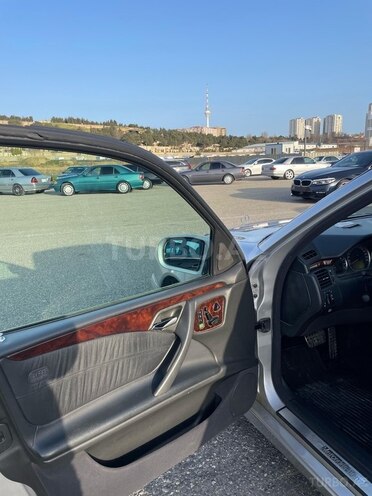 Mercedes E 320 2000, 299,200 km - 3.2 l - Bakı