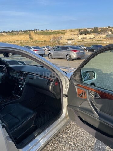 Mercedes E 320 2000, 299,200 km - 3.2 l - Bakı