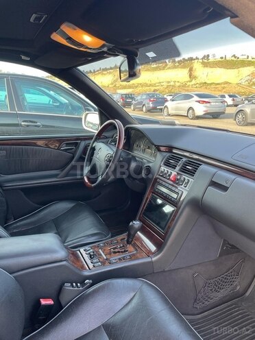 Mercedes E 320 2000, 299,200 km - 3.2 l - Bakı
