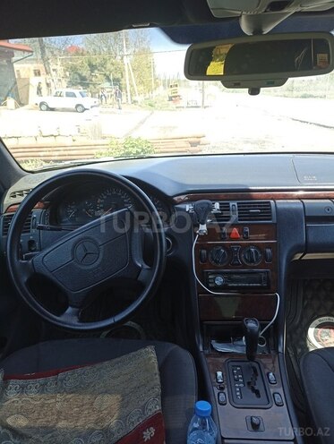 Mercedes E 230 1997, 361,000 km - 2.3 l - Quba
