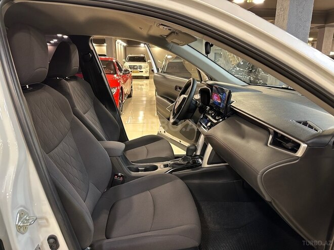 Toyota Corolla Cross 2023, 33,000 km - 2.0 l - Bakı
