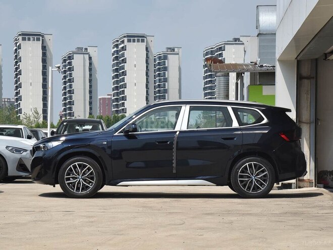 BMW iX1-4