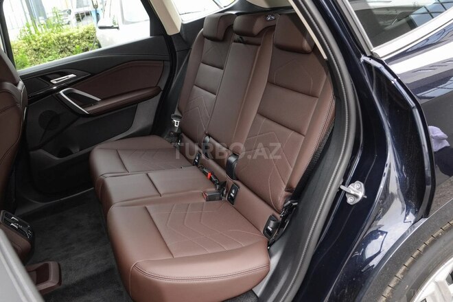 BMW iX1-9