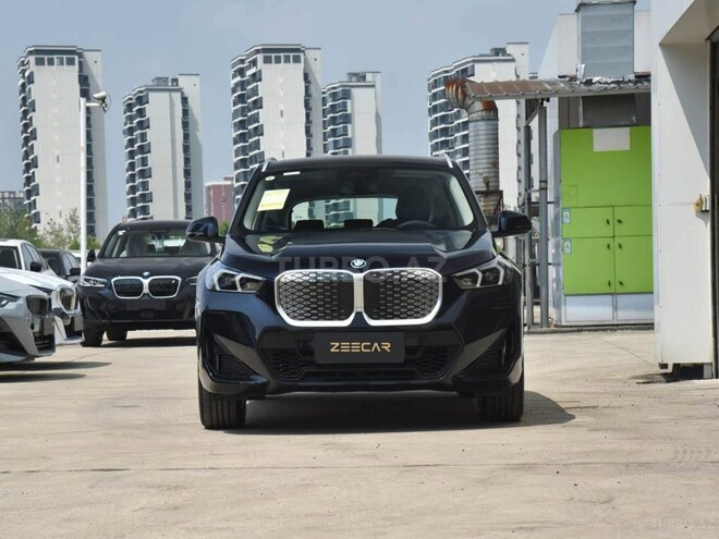 BMW iX1-2
