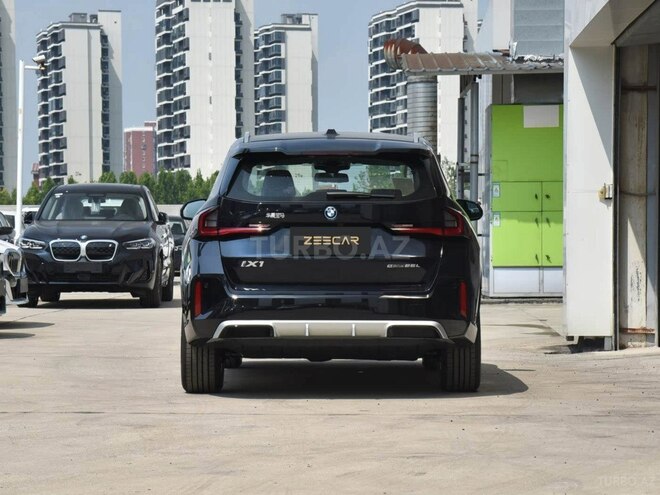 BMW iX1-5