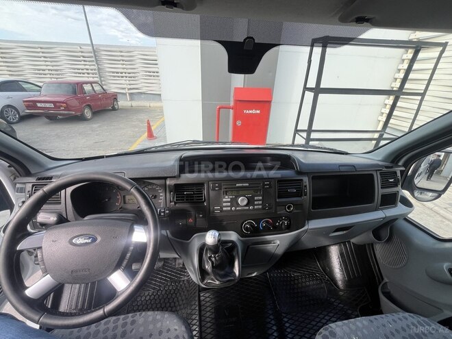 Ford Transit-3