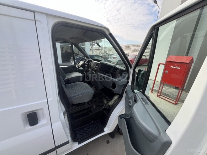 Ford Transit-18