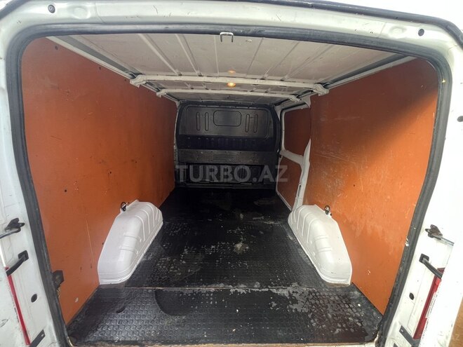 Ford Transit-10