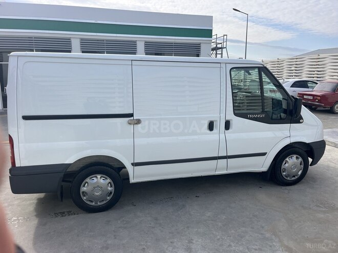 Ford Transit-5