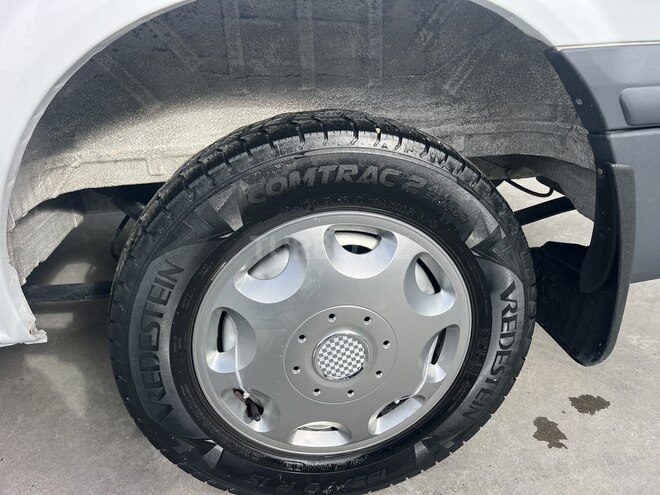 Ford Transit-17