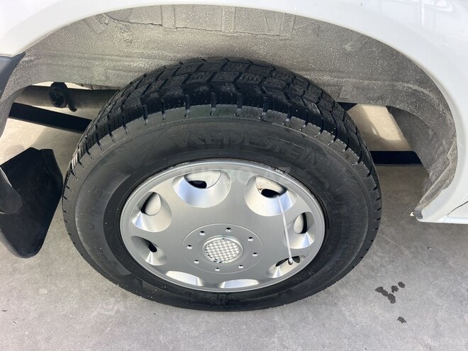 Ford Transit-16