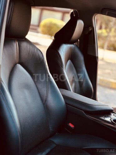 Toyota Camry-15