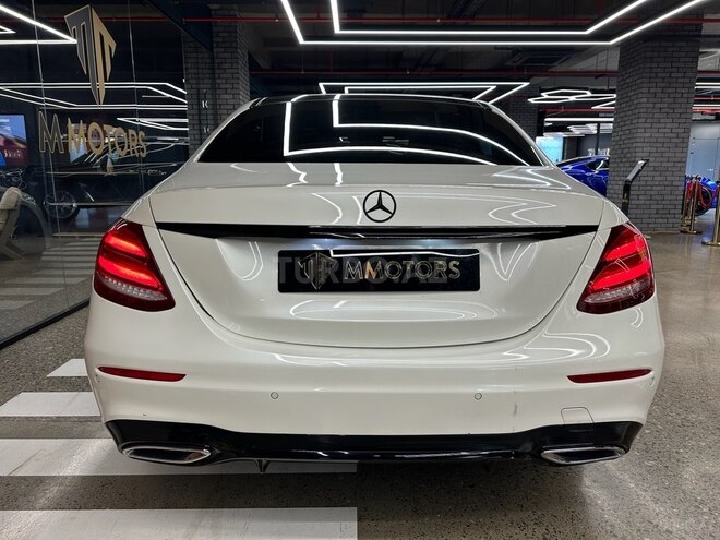Mercedes E 220 d-6