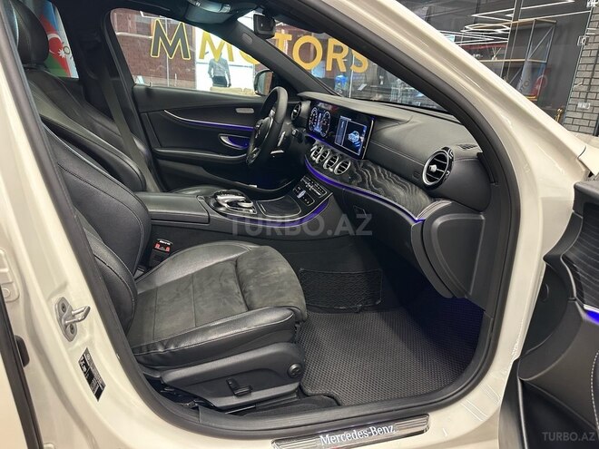 Mercedes E 220 d-12