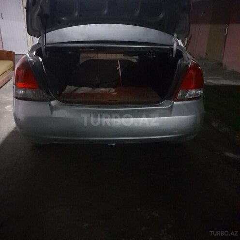 Hyundai Elantra 2001, 219,652 km - 2.0 l - Qax