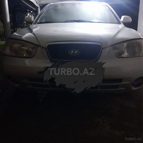 Hyundai Elantra 2001, 219,652 km - 2.0 l - Qax