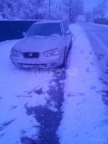 Hyundai Elantra 2001, 219,652 km - 2.0 l - Qax