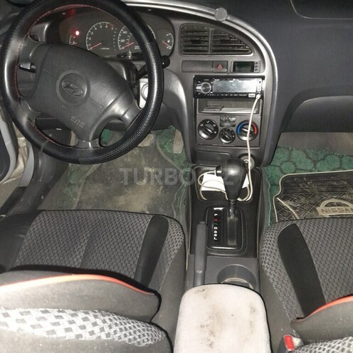 Hyundai Elantra 2001, 219,652 km - 2.0 l - Qax