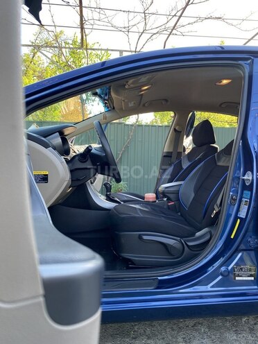Hyundai Elantra 2015, 76,743 km - 1.8 л - Zaqatala