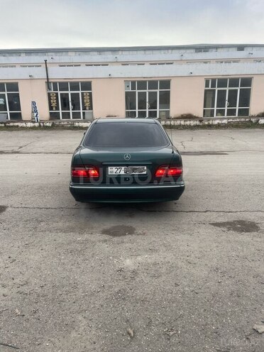 Mercedes E 240 2000, 250,000 km - 2.4 l - Xaçmaz