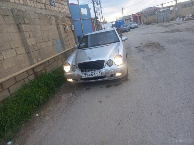 Mercedes E 220 d 2001, 297,000 km - 2.2 l - Bakı