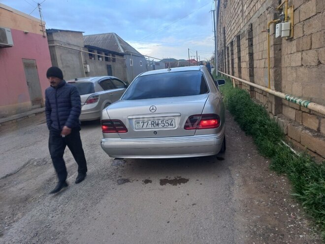 Mercedes E 220 d 2001, 297,000 km - 2.2 l - Bakı