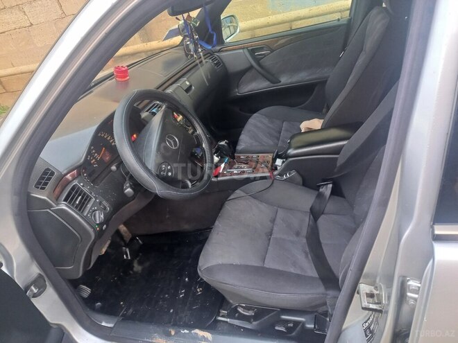 Mercedes E 220 d 2001, 297,000 km - 2.2 l - Bakı