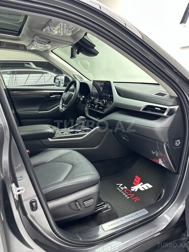 Toyota Highlander-12