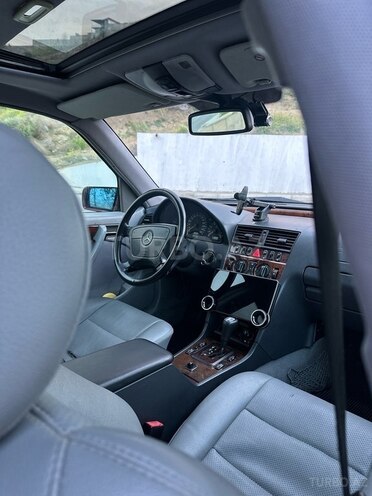 Mercedes C 200 2001, 290,000 km - 2.0 л - Bakı