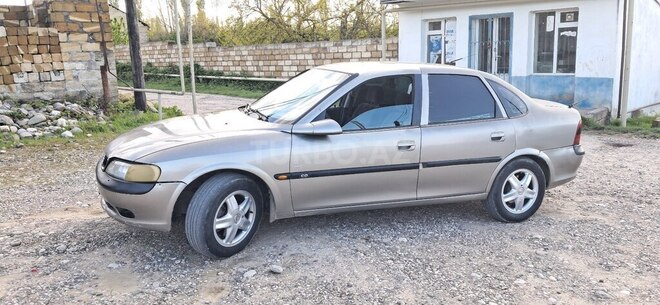 Opel Vectra 1996, 95,000 km - 2.0 l - Qusar