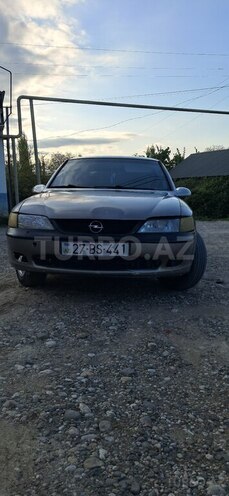 Opel Vectra 1996, 95,000 km - 2.0 l - Qusar