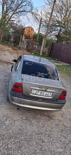 Opel Vectra 1996, 95,000 km - 2.0 l - Qusar