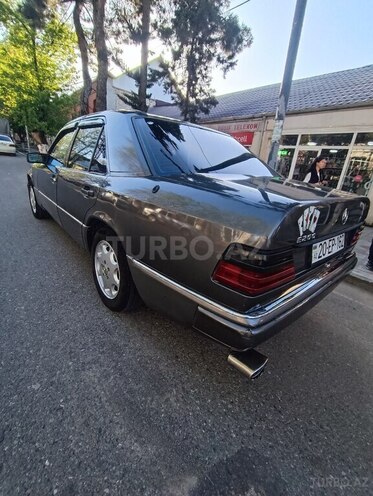 Mercedes E 200 d 1990, 254,312 km - 2.0 l - Qazax