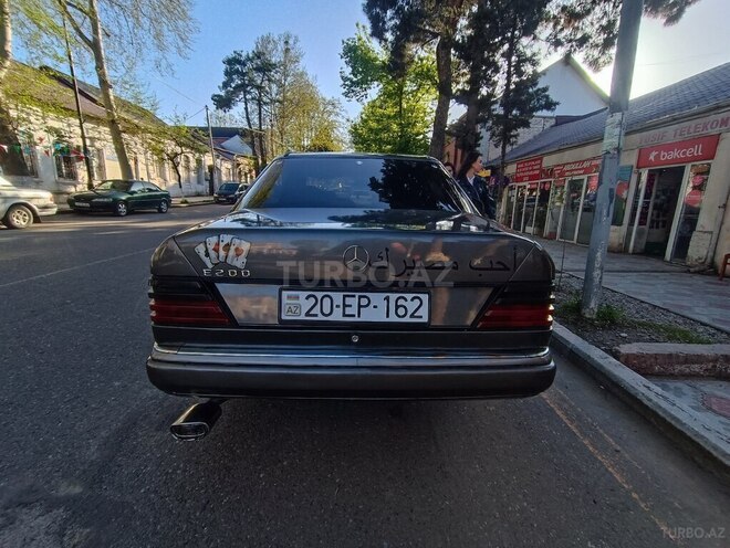 Mercedes E 200 d 1990, 254,312 km - 2.0 l - Qazax