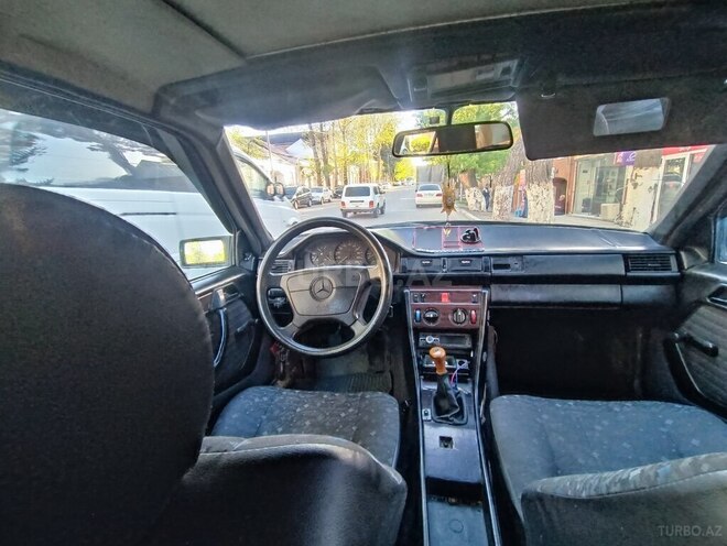 Mercedes E 200 d 1990, 254,312 km - 2.0 l - Qazax