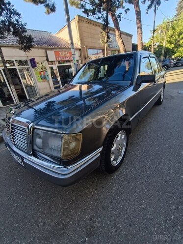 Mercedes E 200 d 1990, 254,312 km - 2.0 l - Qazax