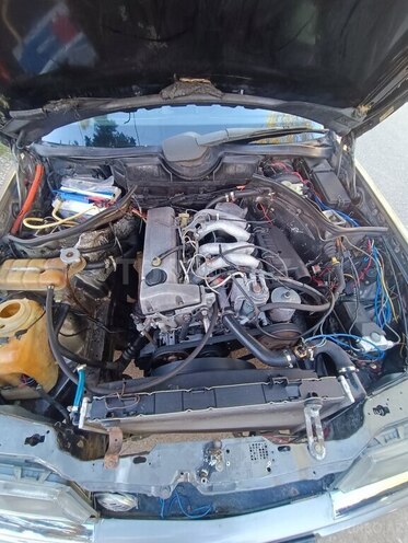 Mercedes E 200 d 1990, 254,312 km - 2.0 l - Qazax