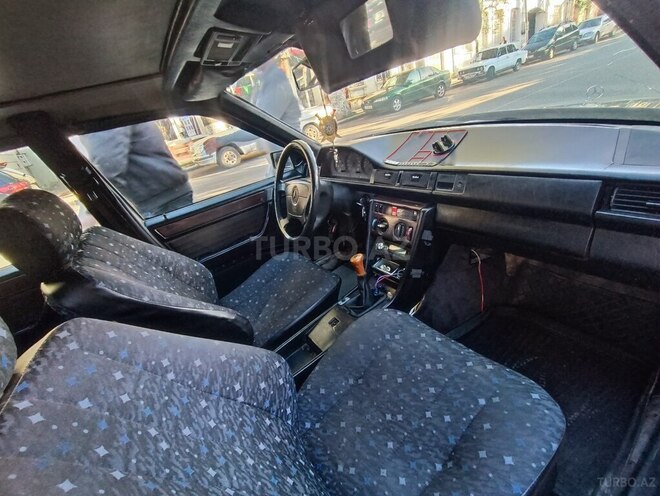 Mercedes E 200 d 1990, 254,312 km - 2.0 l - Qazax