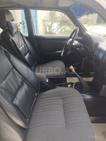 GAZ 3110 2001, 376,000 km - 2.3 l - Qusar