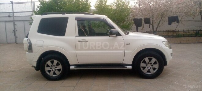 Mitsubishi Pajero 2007, 439,444 km - 3.0 l - Qobustan