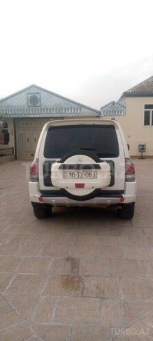 Mitsubishi Pajero 2007, 439,444 km - 3.0 l - Qobustan