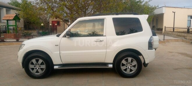 Mitsubishi Pajero 2007, 439,444 km - 3.0 l - Qobustan