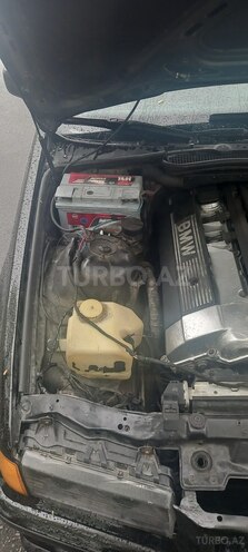 BMW 320 1992, 257,379 km - 2.0 л - Qax