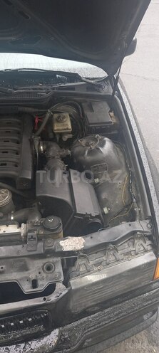 BMW 320 1992, 257,379 km - 2.0 л - Qax