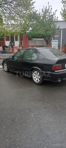 BMW 320 1992, 257,379 km - 2.0 л - Qax