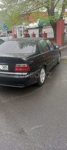 BMW 320 1992, 257,379 km - 2.0 л - Qax