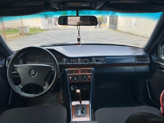 Mercedes E 230 1993, 258,741 km - 2.3 l - Sumqayıt