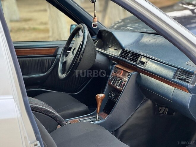 Mercedes E 230 1993, 258,741 km - 2.3 l - Sumqayıt