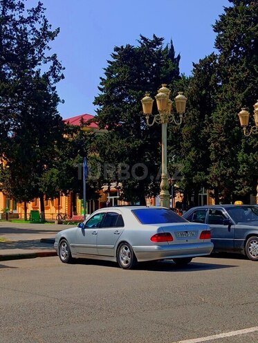 Mercedes E 320 2000, 520,000 km - 3.2 l - Bakı