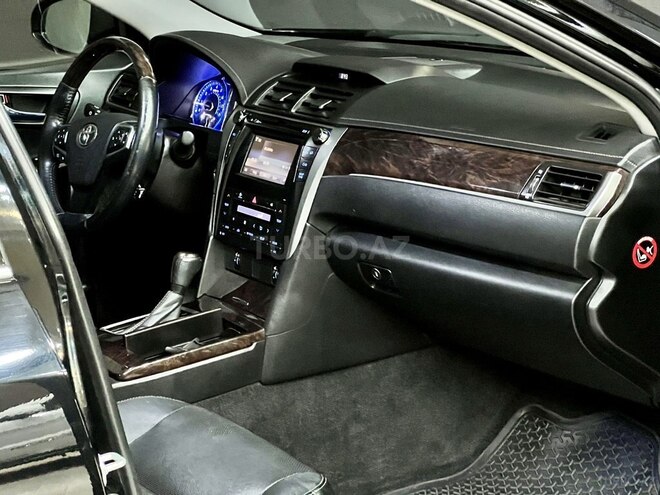 Toyota Camry-15